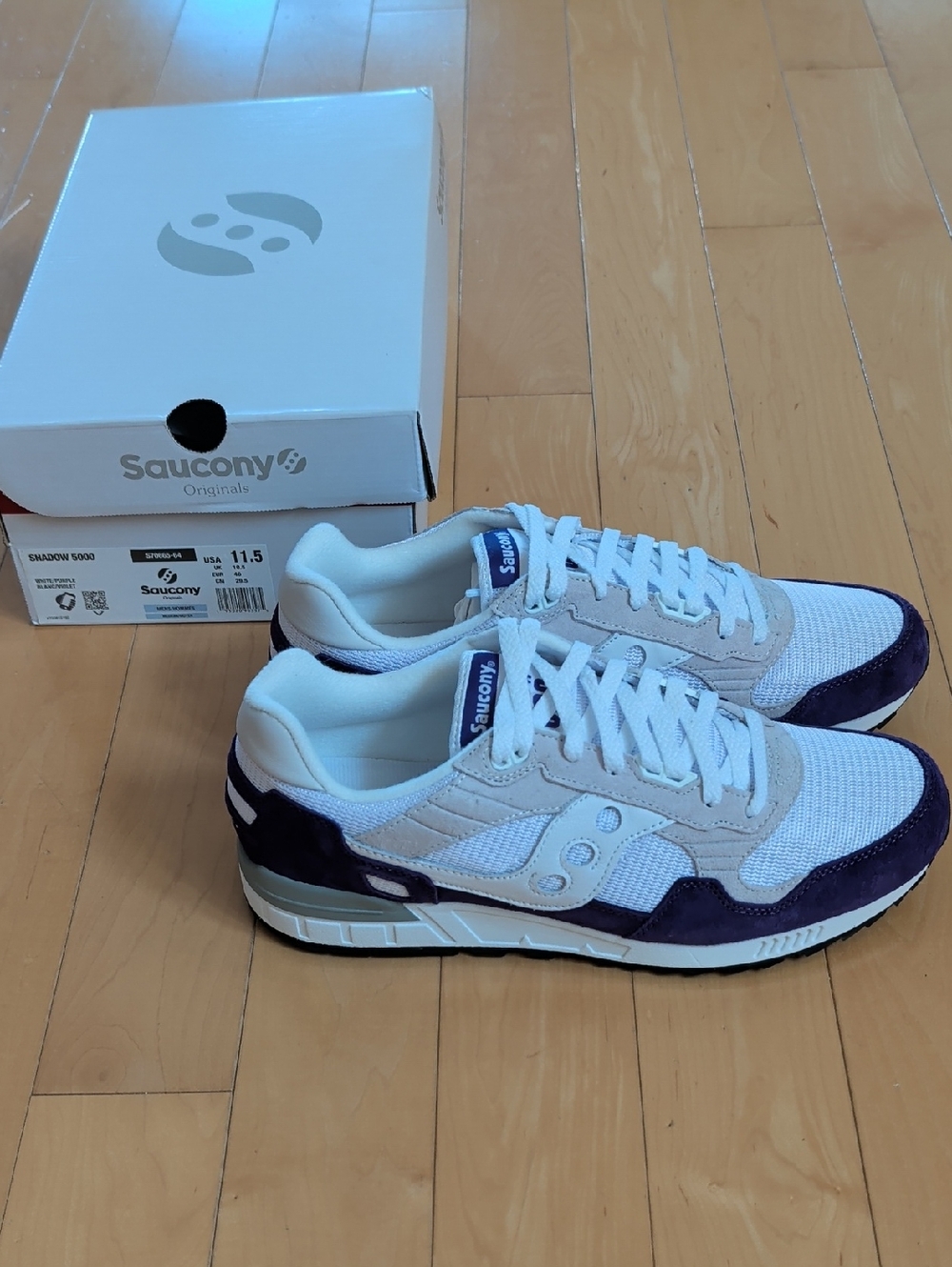 BNIB Saucony White and Purple Retro Runner Sneakers - M11.5